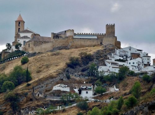 1.- CASTILLO DE IZNAJAR Castillo de Iznájar