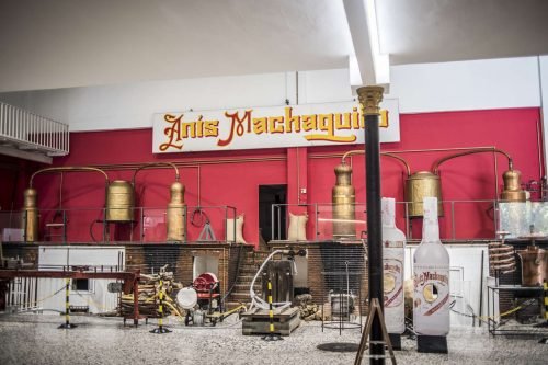 10.- ANIS MACHAQUITO Destilerías de Anís